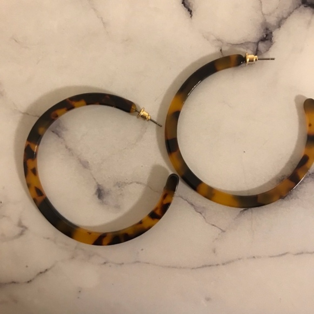 Tortoise shell open hoop earrings - Picture 7 of 8
